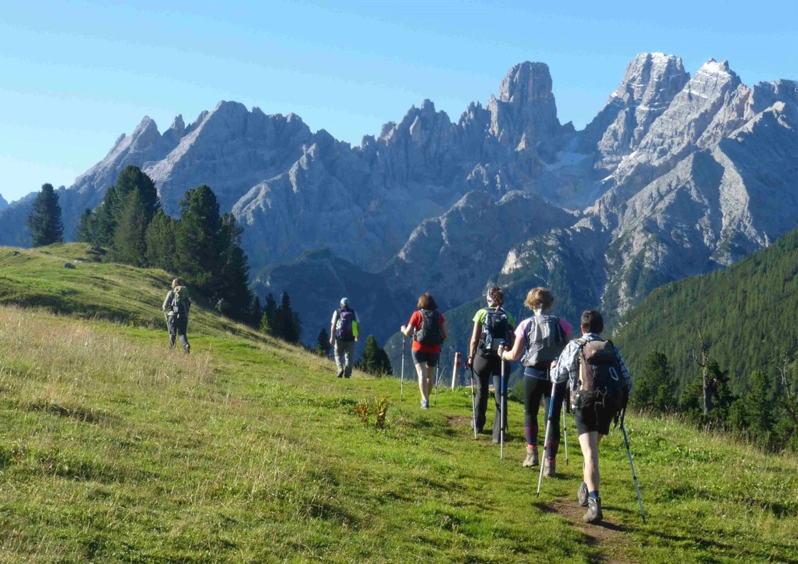 Imagen de trekking en los dolomitas