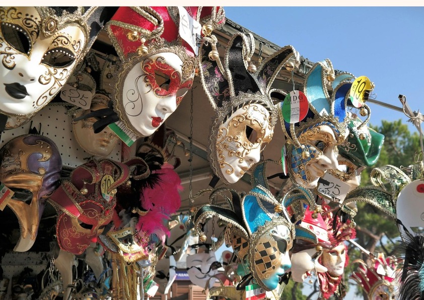 Imagen de mascaaras por eo festival de Italia.