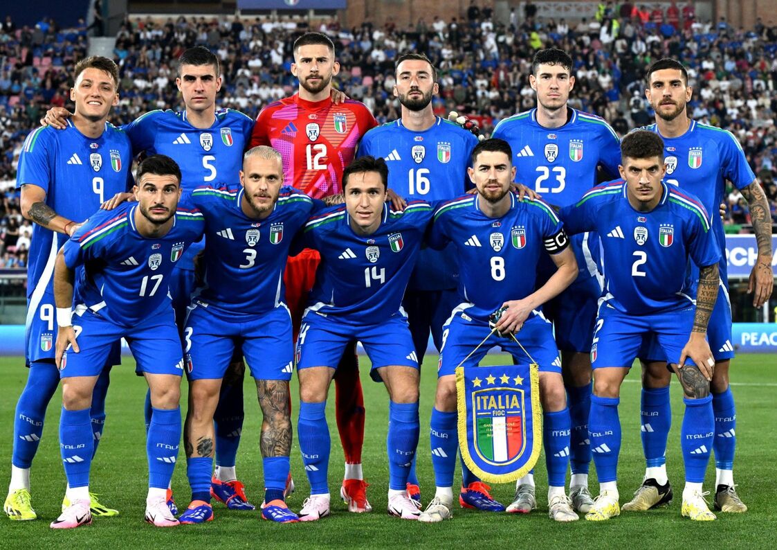 Imagen grupal del equipo de futbol Azzurra.