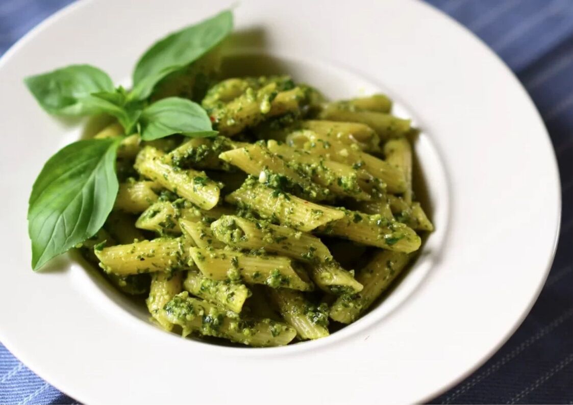 Pasta al Pesto con albahaca, piñones y queso parmesano