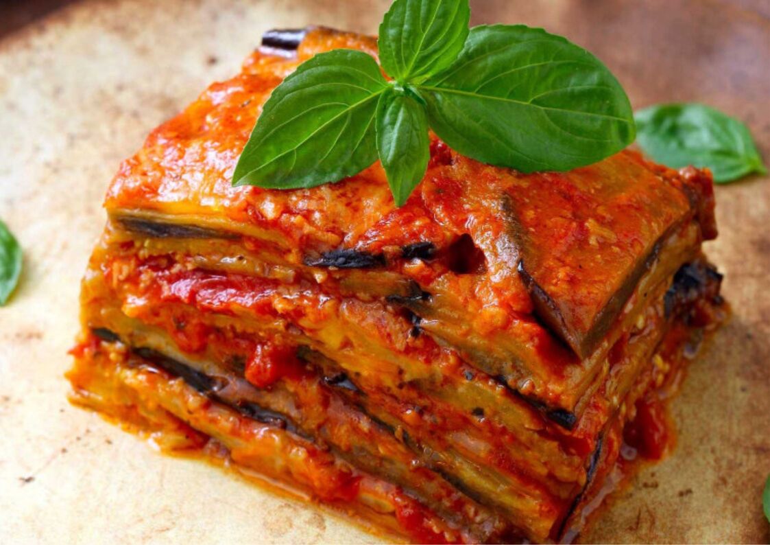 Parmigiana di Melanzane con berenjenas fritas y queso